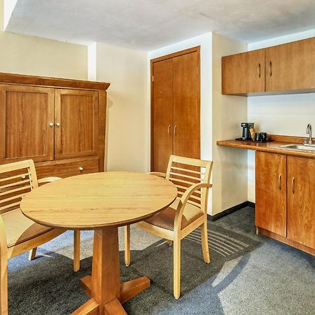 Fiesta Inn Express San Luis Potosi Oriente Экстерьер фото