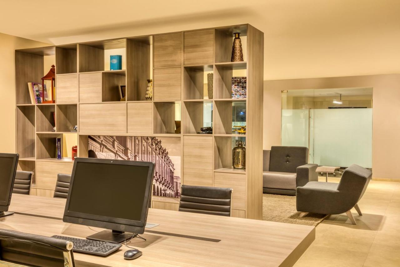 Fiesta Inn Express San Luis Potosi Oriente Экстерьер фото
