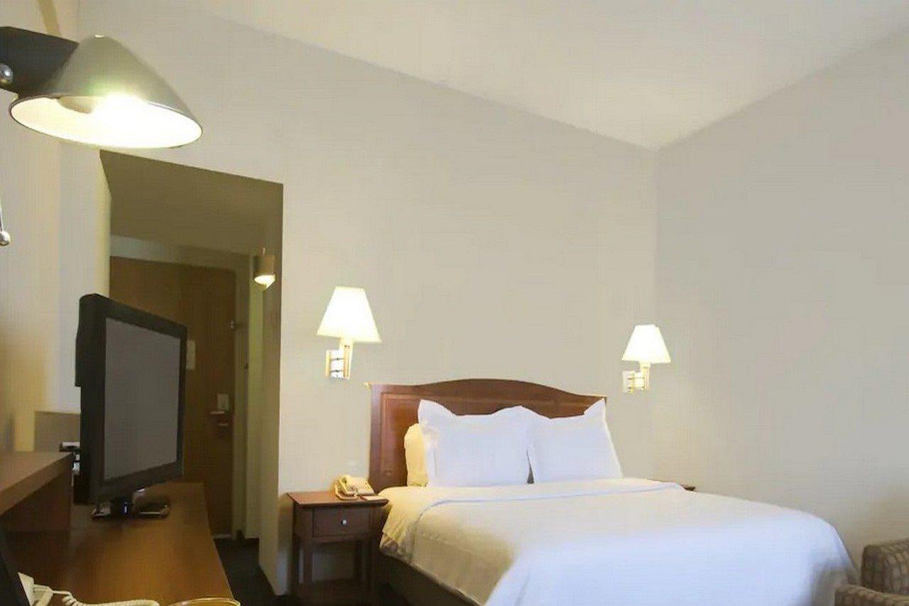 Fiesta Inn Express San Luis Potosi Oriente Экстерьер фото