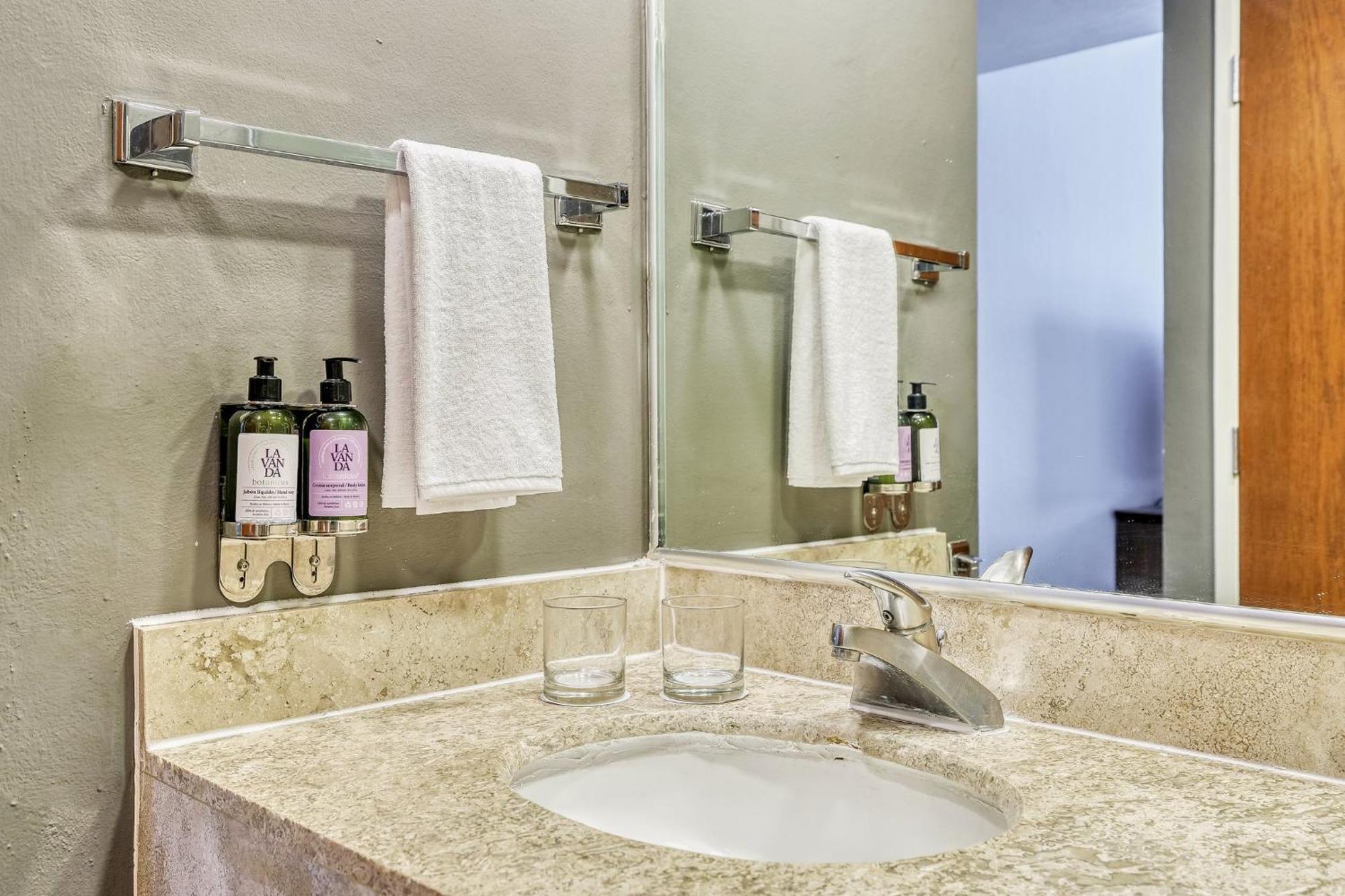 Fiesta Inn Express San Luis Potosi Oriente Экстерьер фото