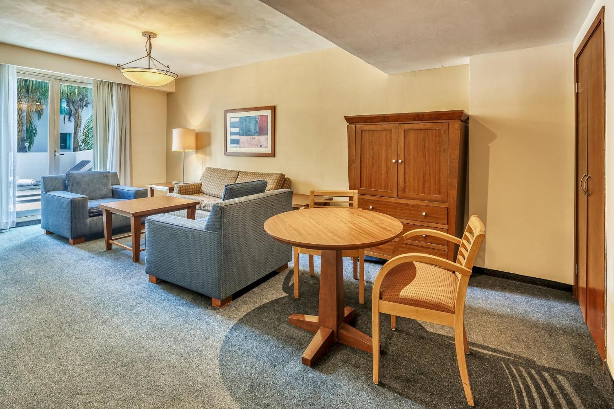 Fiesta Inn Express San Luis Potosi Oriente Экстерьер фото
