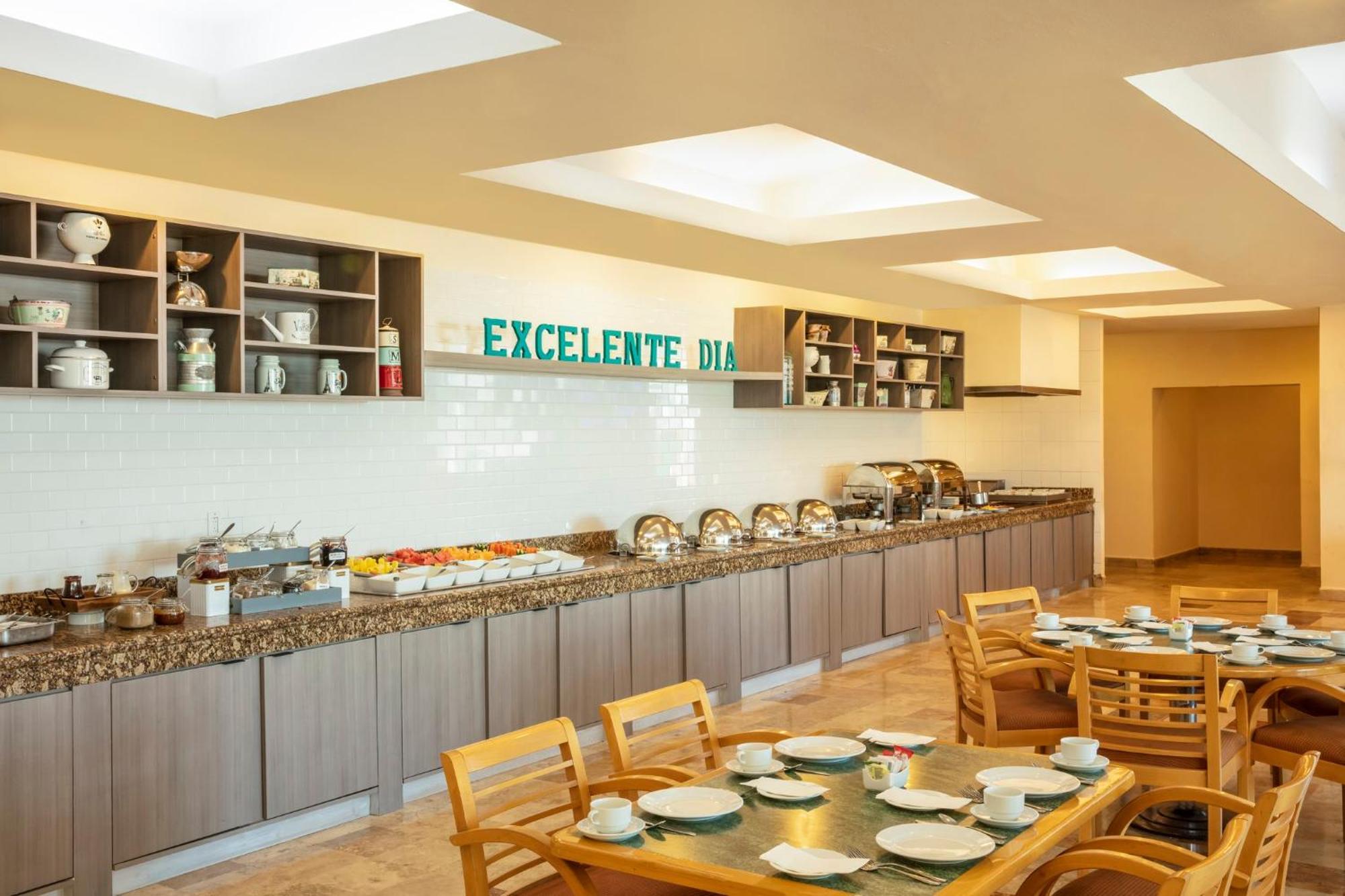 Fiesta Inn Express San Luis Potosi Oriente Экстерьер фото