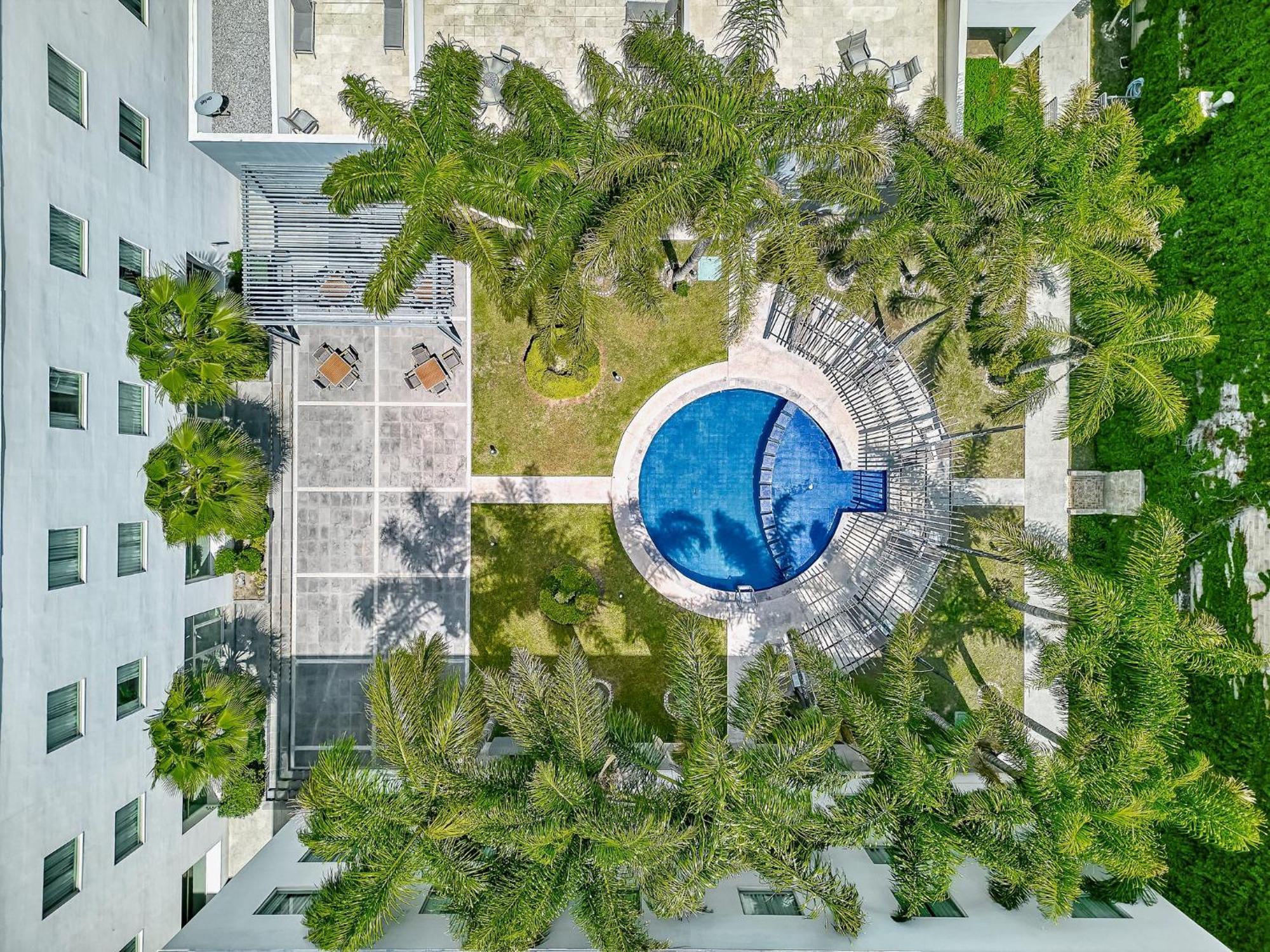 Fiesta Inn Express San Luis Potosi Oriente Экстерьер фото