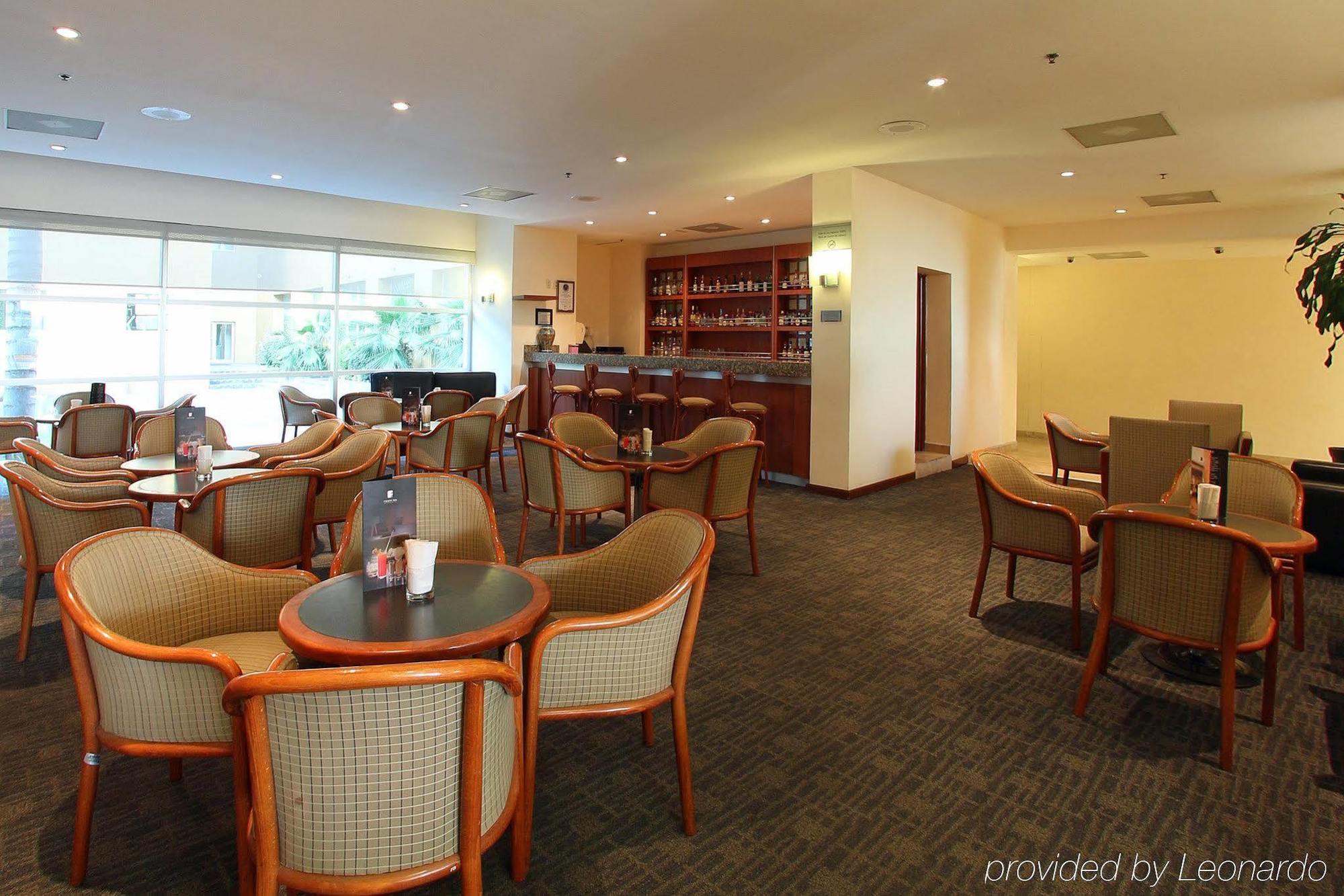 Fiesta Inn Express San Luis Potosi Oriente Экстерьер фото