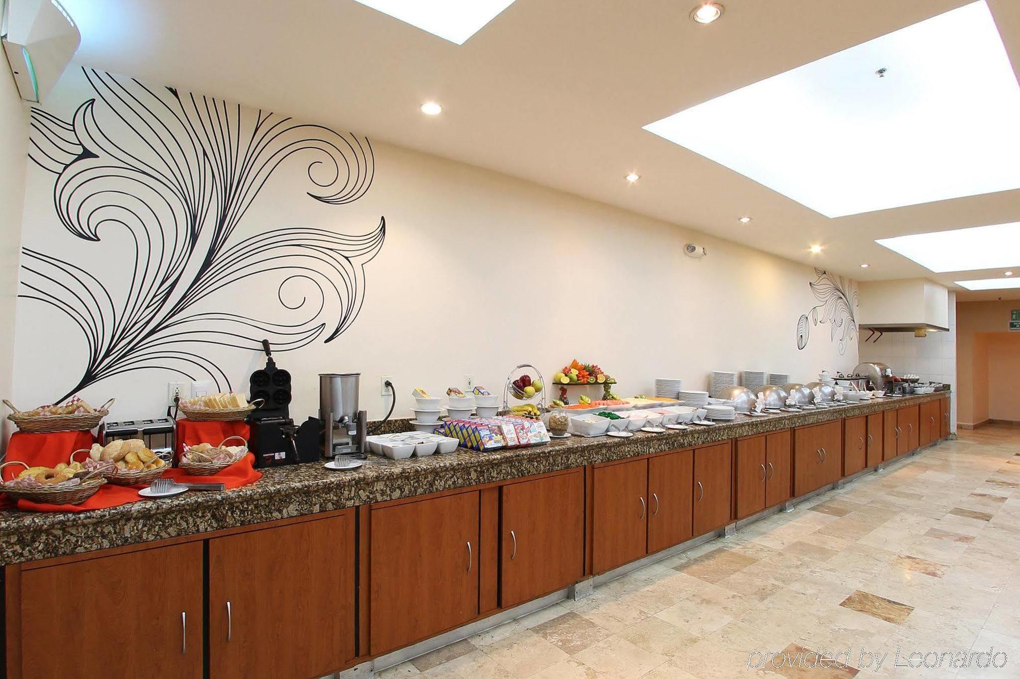 Fiesta Inn Express San Luis Potosi Oriente Экстерьер фото