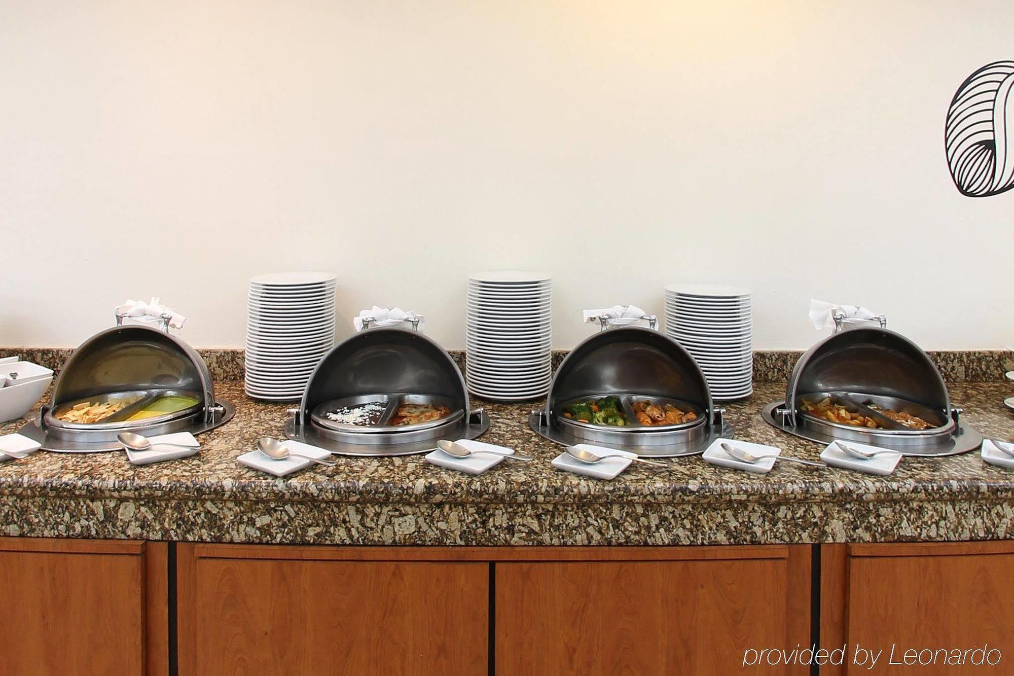 Fiesta Inn Express San Luis Potosi Oriente Экстерьер фото