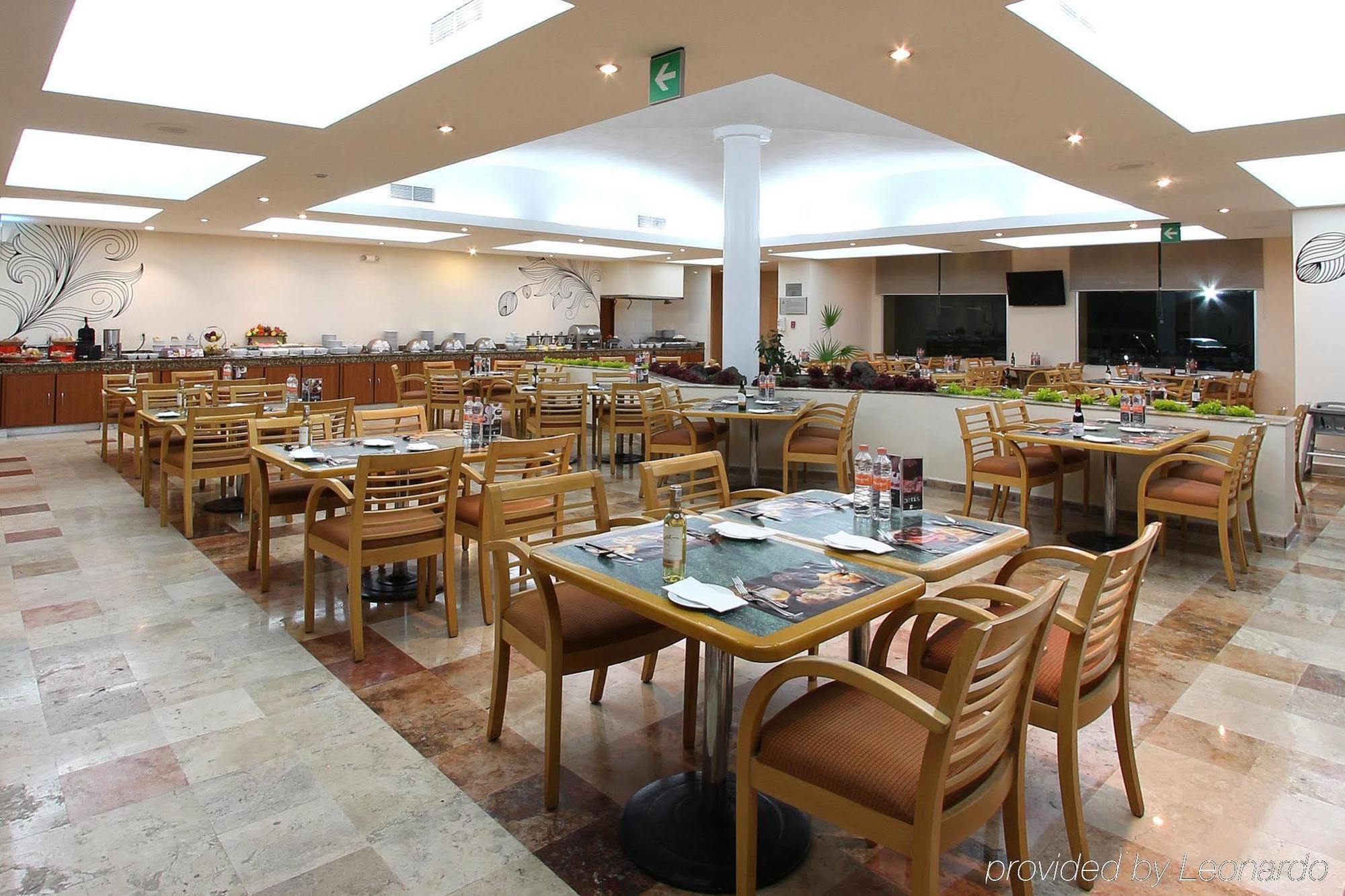 Fiesta Inn Express San Luis Potosi Oriente Экстерьер фото