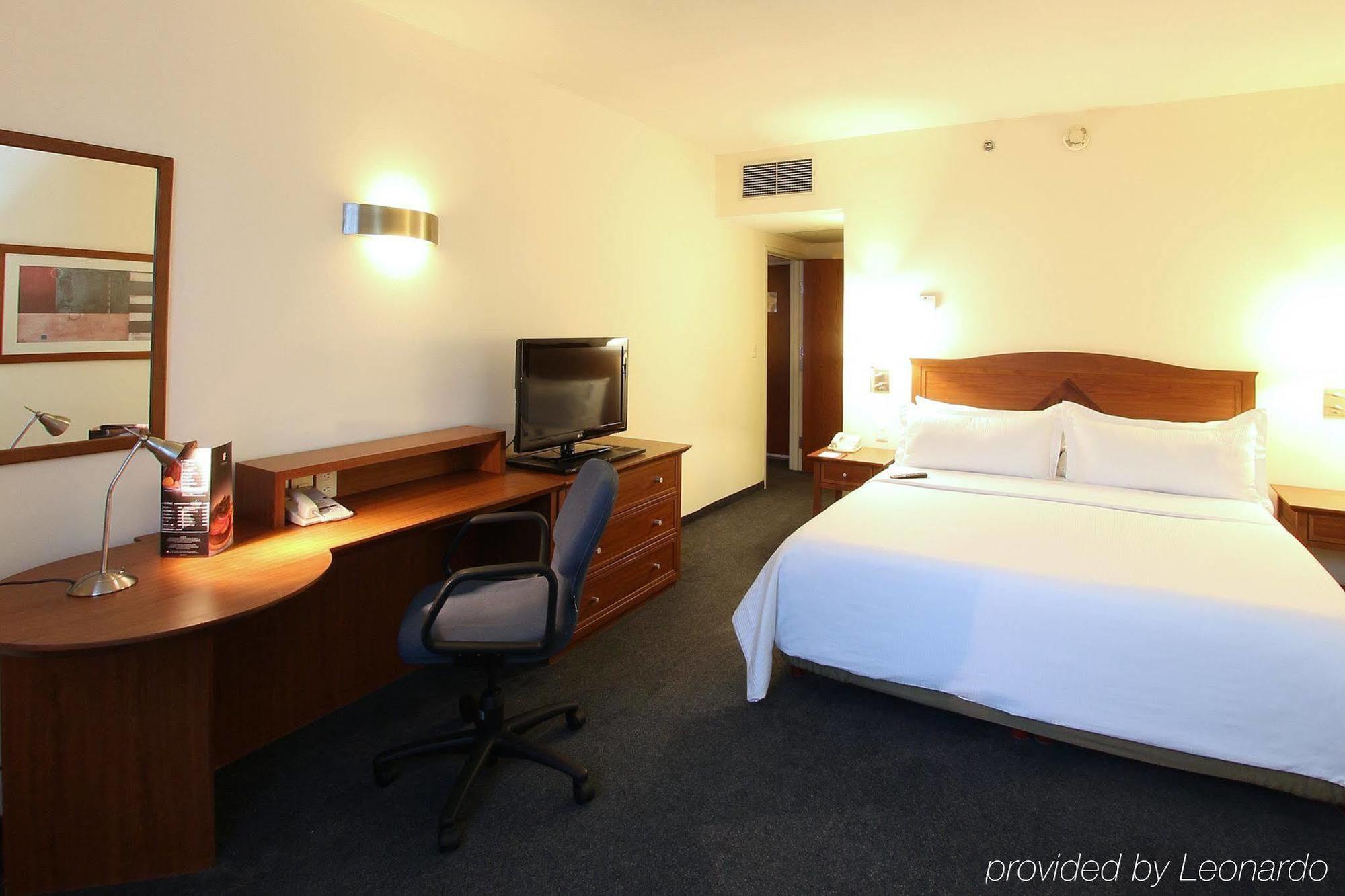 Fiesta Inn Express San Luis Potosi Oriente Экстерьер фото