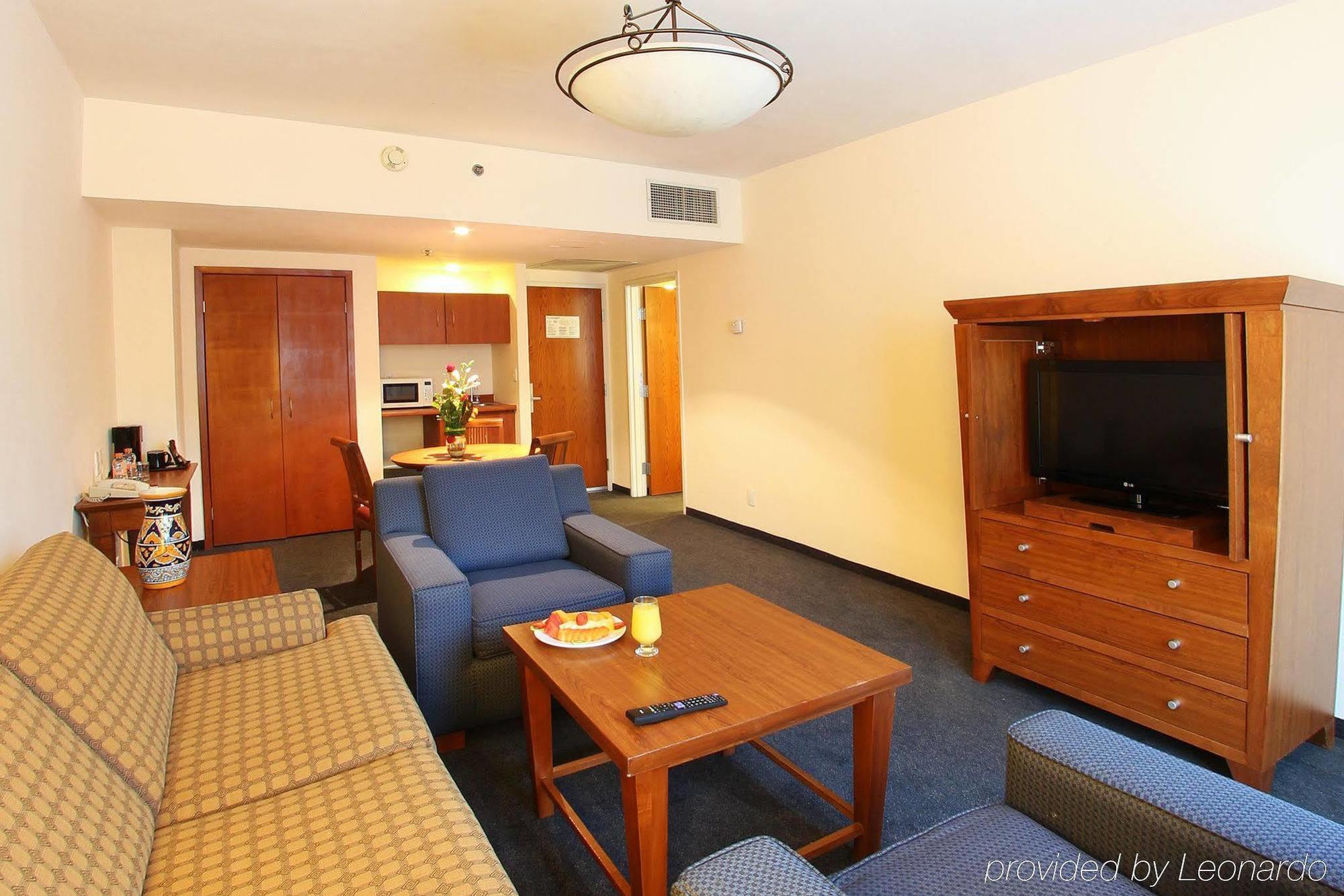 Fiesta Inn Express San Luis Potosi Oriente Экстерьер фото