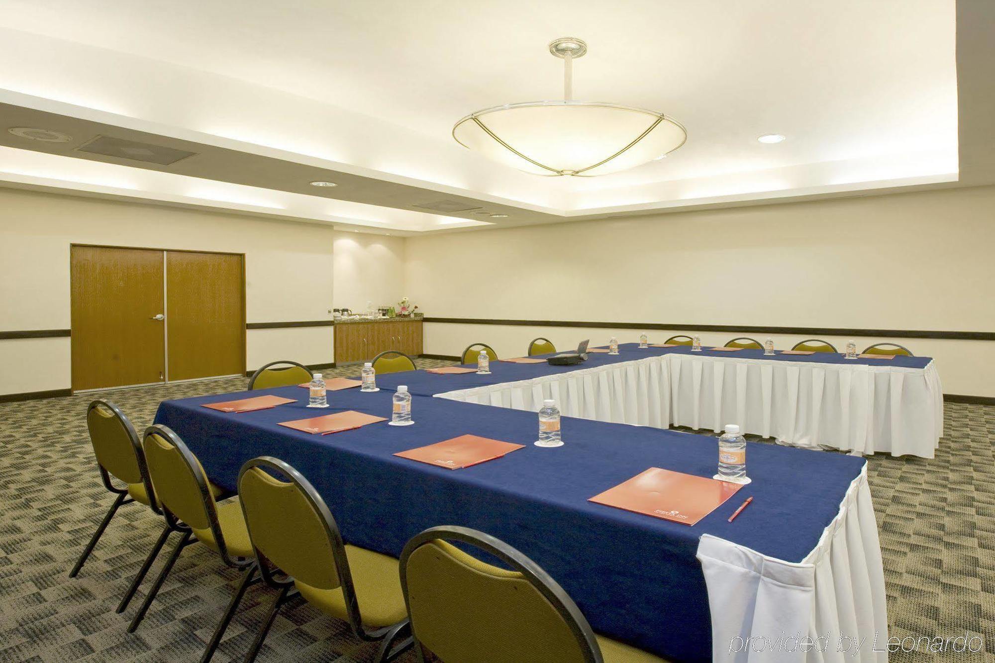 Fiesta Inn Express San Luis Potosi Oriente Экстерьер фото