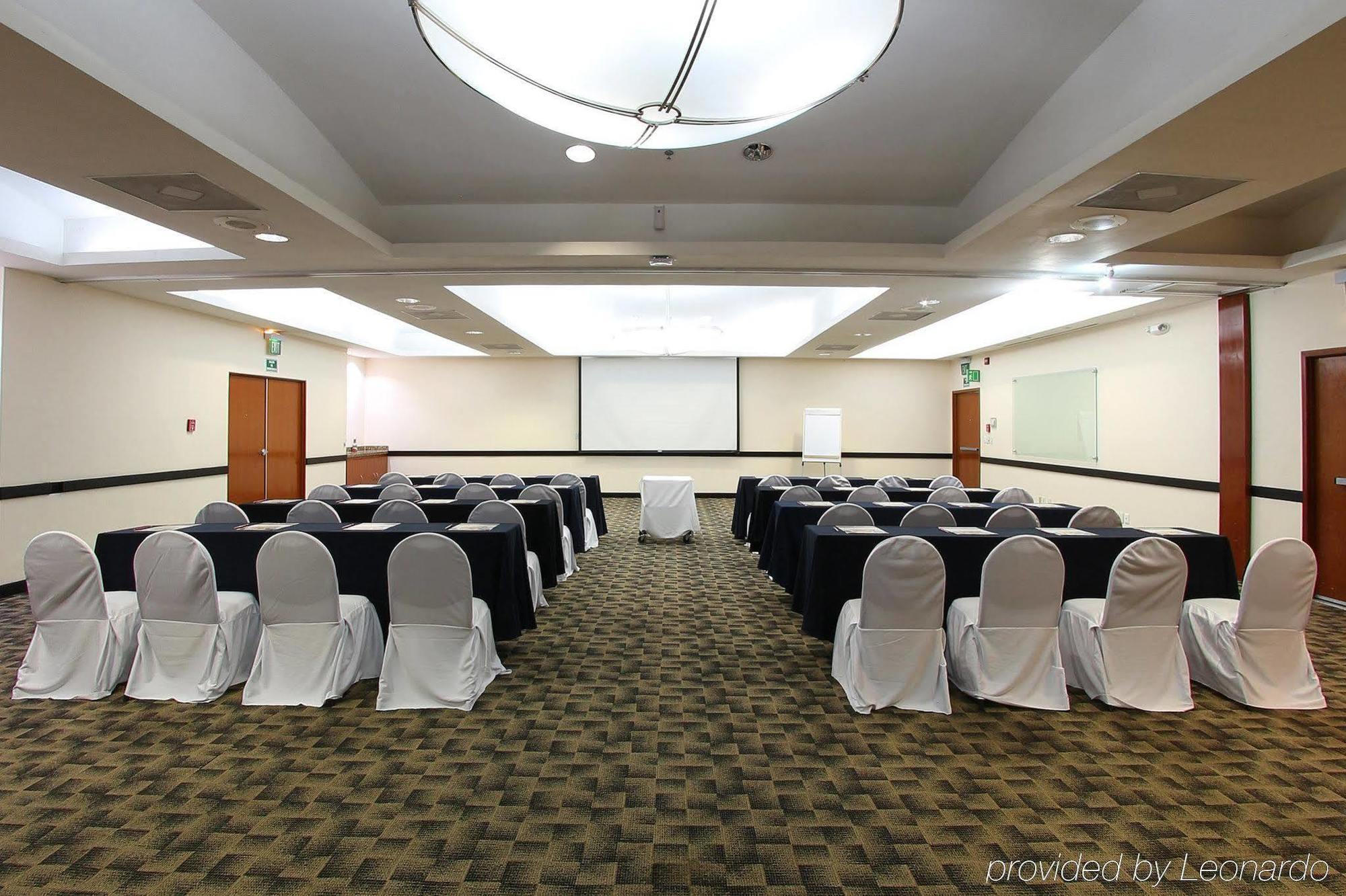 Fiesta Inn Express San Luis Potosi Oriente Экстерьер фото