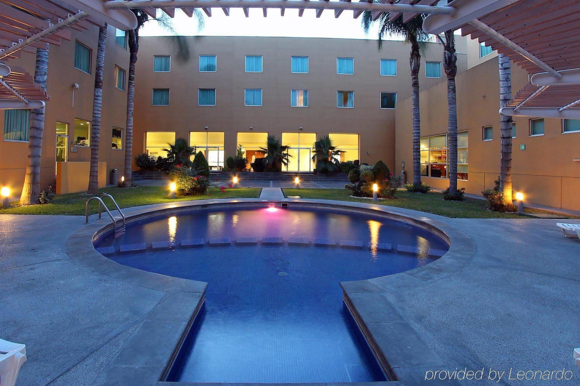 Fiesta Inn Express San Luis Potosi Oriente Экстерьер фото