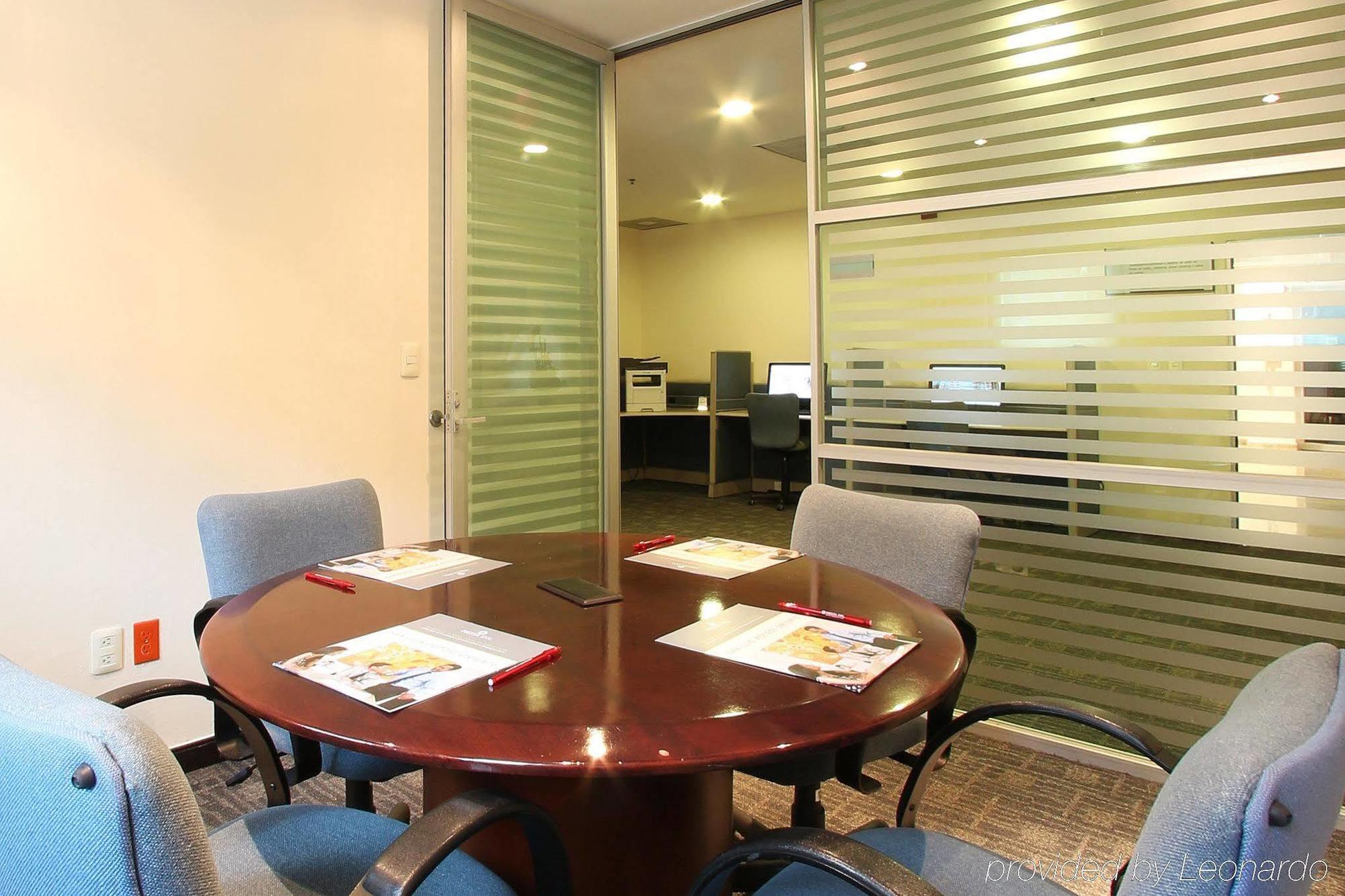 Fiesta Inn Express San Luis Potosi Oriente Экстерьер фото